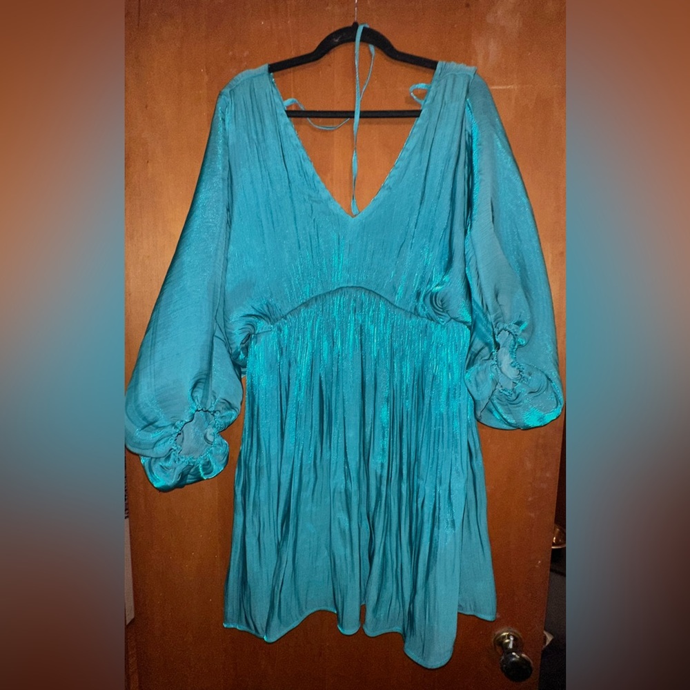Curvy Emerald Dolman Sleeve Tie Back Dress